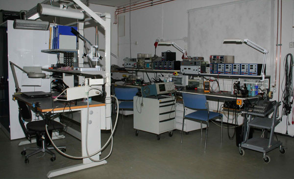 Microwave device test equipment